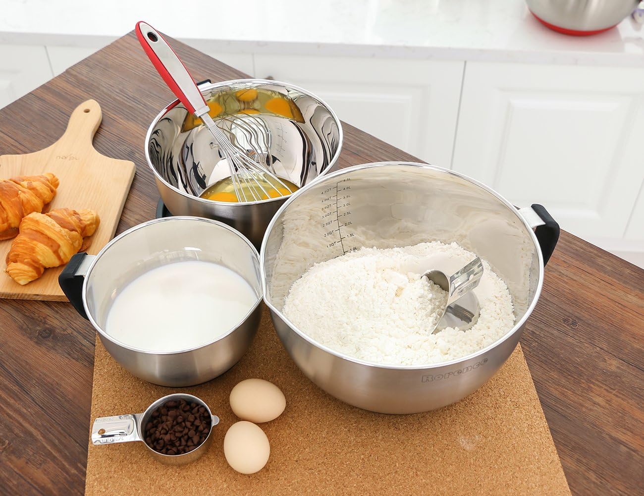 Rorence Stainless Steel Non-Slip Mixing Bowls With Pour Spout, Handle and Lid, Set of 3