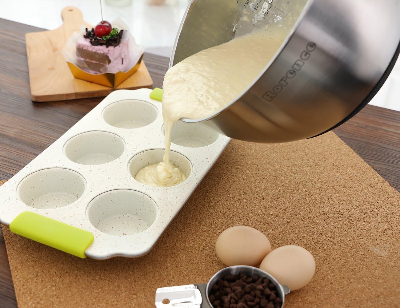 Rorence Stainless Steel Non-Slip Mixing Bowls With Pour Spout, Handle and Lid, Set of 3