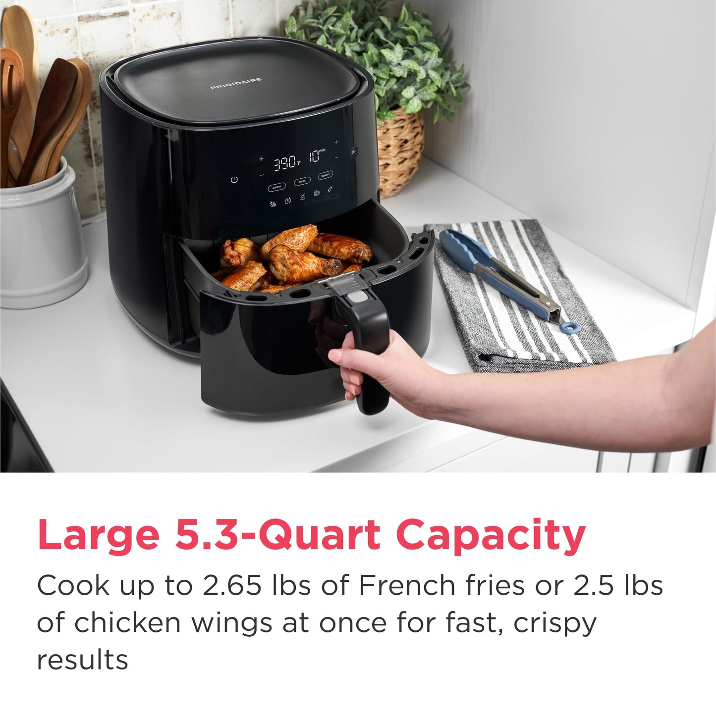 Frigidaire 1 Air Fryer 5/7 Preprogrammed Recipes, Black