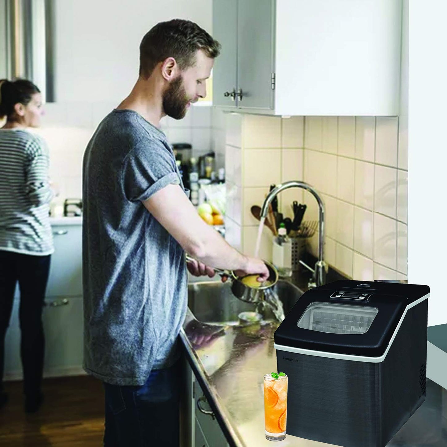 Frigidaire EFIC452-SSRED XL Maker