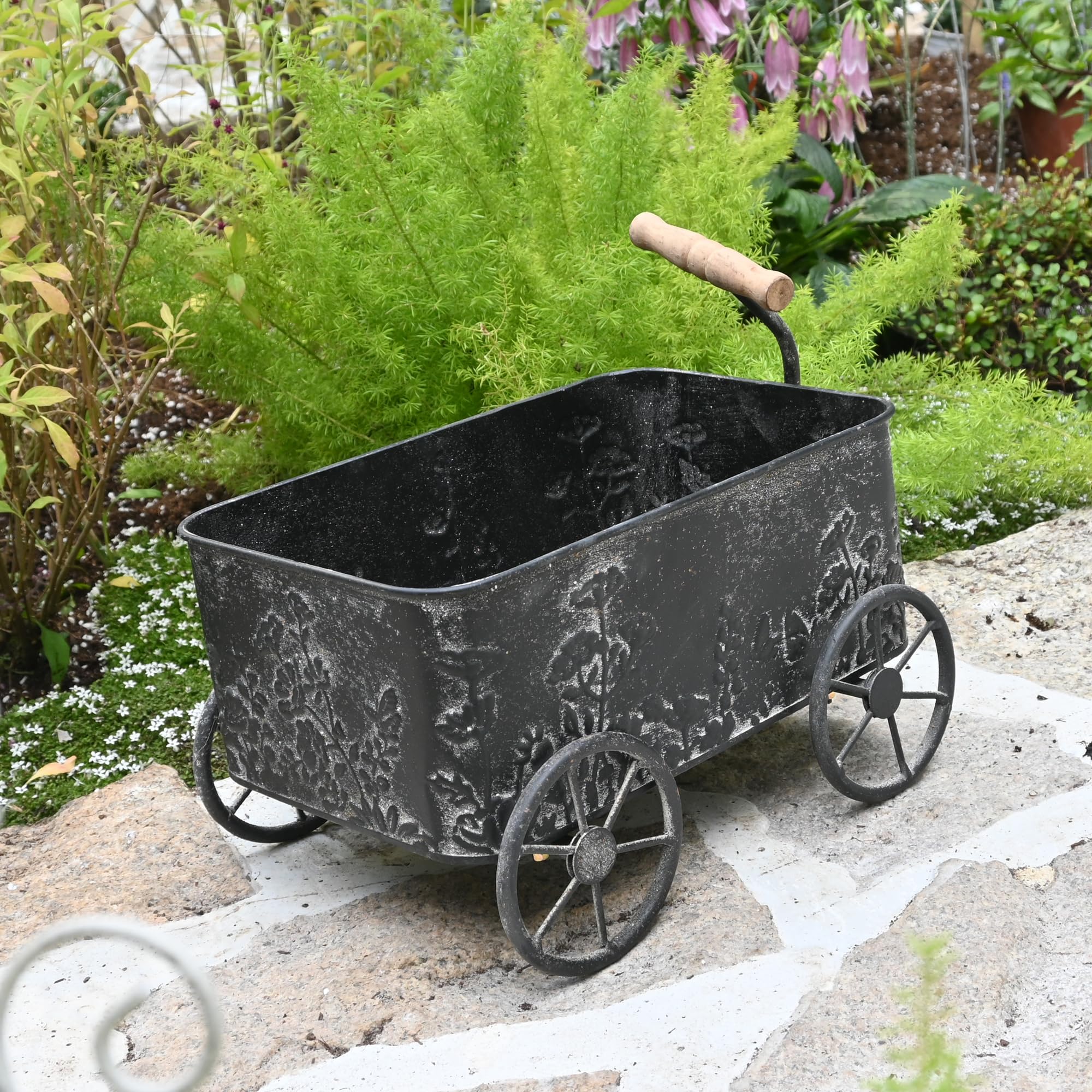 Zokyntrix Flower Cart with Wooden Handles, Metal Wagon Planters for Outdoor Plants, Garden Planter with Wagon Wheels, Decorative Wheelbarrow, Plant Cart for Patio Garden Balcony